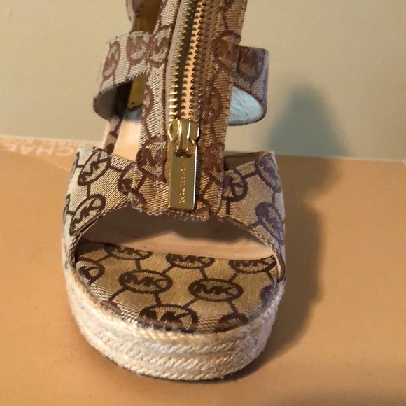 Michael Kors - Picture 3 of 7